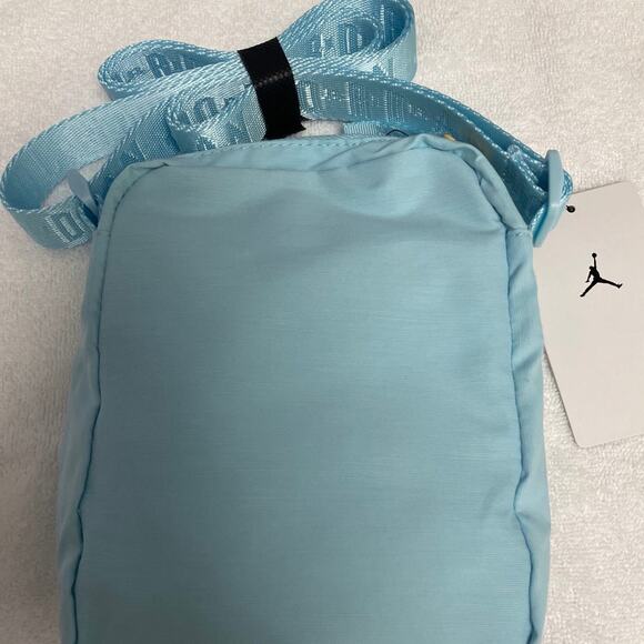 Nike Air Jordan Over the Shoulder Crossbody Bag - Picture 3 of 12